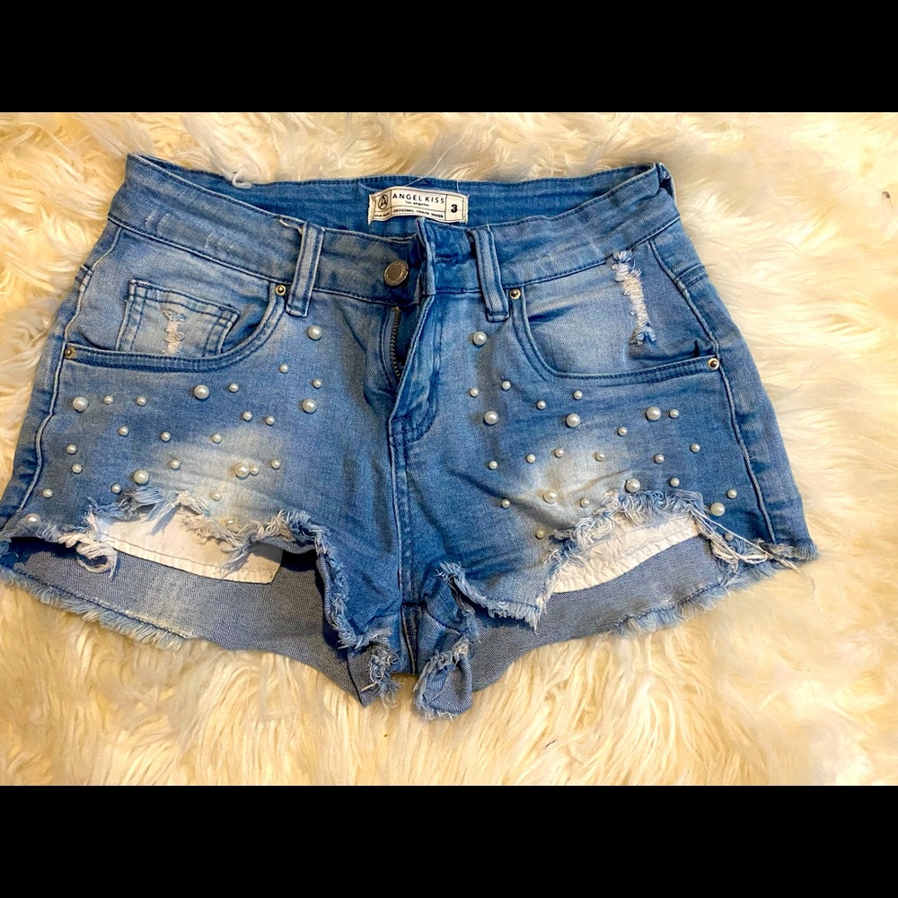 Jean shorts with pearls